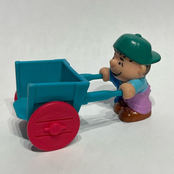 VINTAGE 3” Peanuts Charlie Brown Linus with Wheelbarrow Great pumpkin Figure EUC - Picture 1 of 5